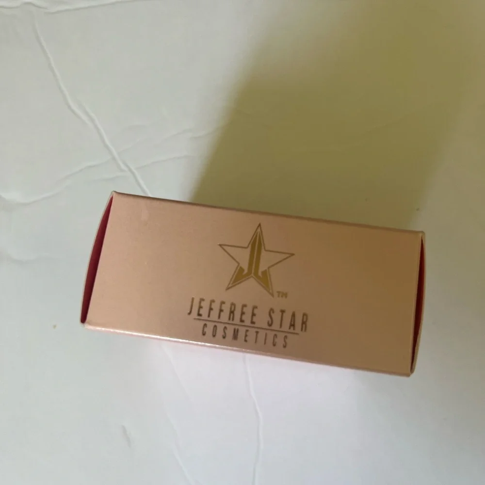 Jeffree Star setting powder caramel shade